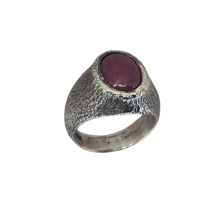 O17-A O17- Crimson Forge Ring – Dövme Tekniği ile Şekillendirilmiş Ruby Light Yüzük - Image 1